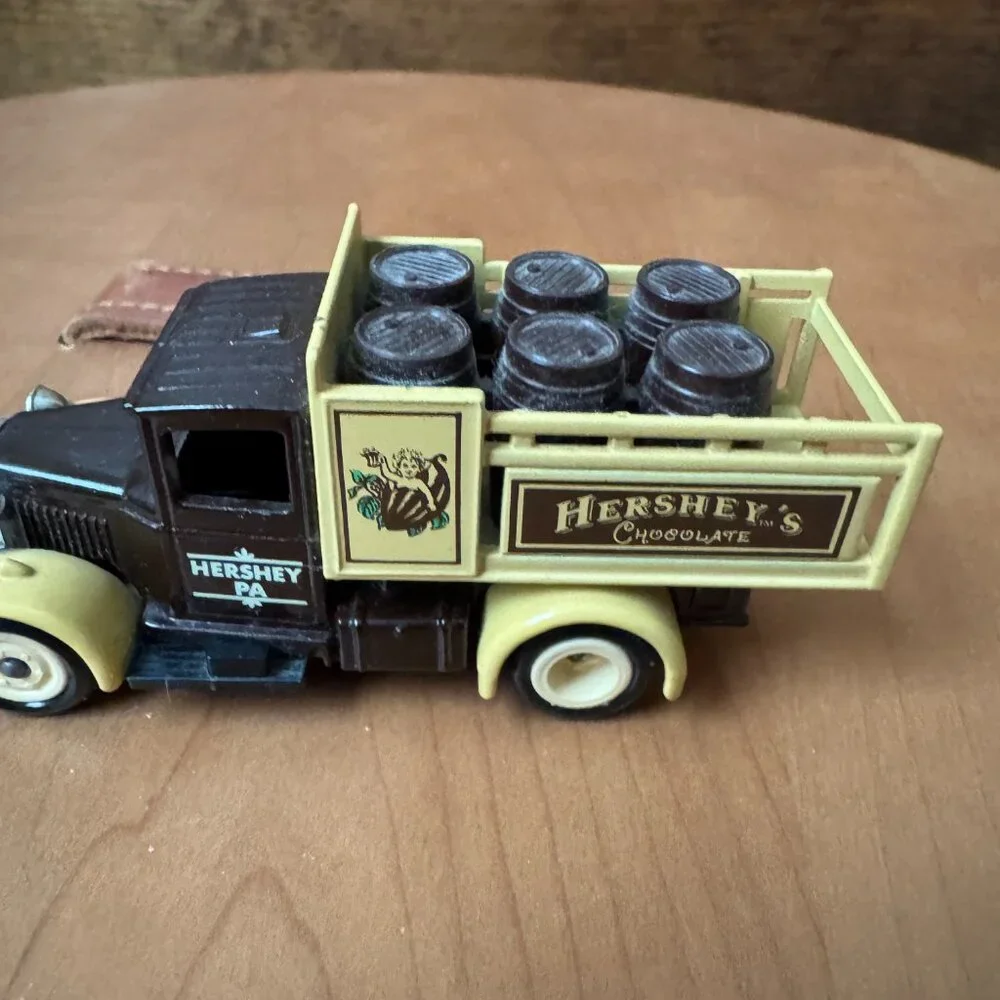 Lledo Days Gone Diecast Vehicles - Hershey's Chocolate Delivery Truck